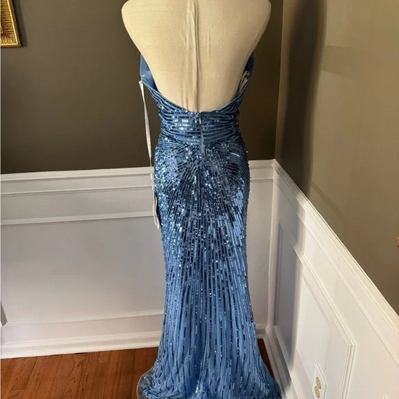 Mac Duggal Gorgeous Blue Sequin Gown. Size 4. NWT.